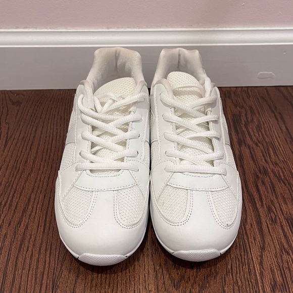 Danzcue White Cheer Shoes Women’s size 7.5 - Picture 2 of 8